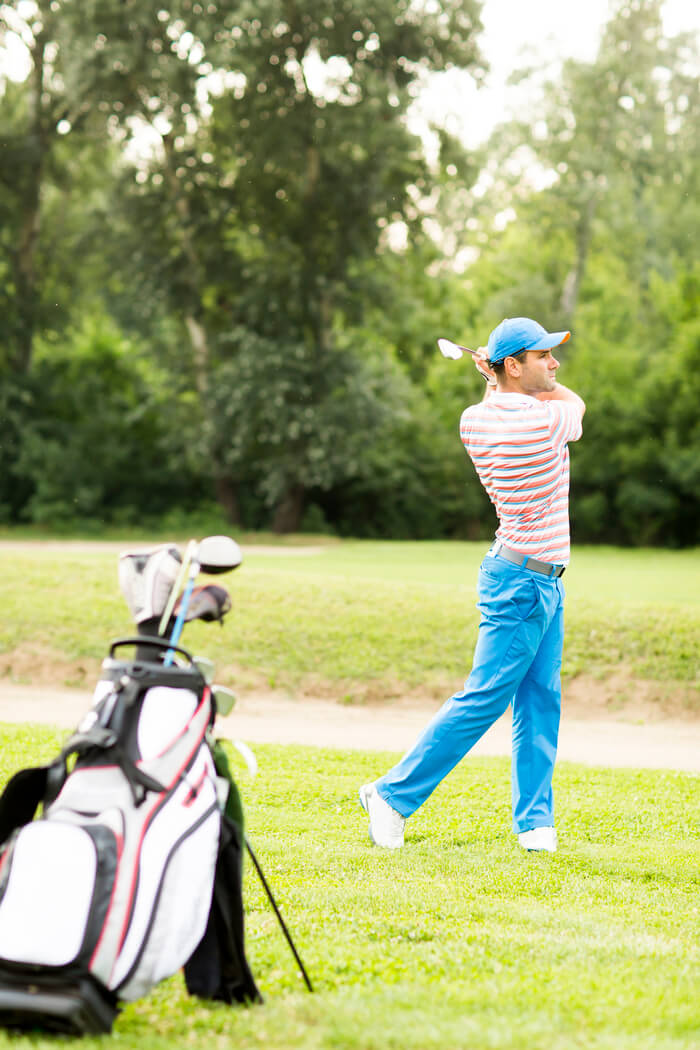 man-playing-golf-2025-02-22-11-16-16-utc (1) (1)